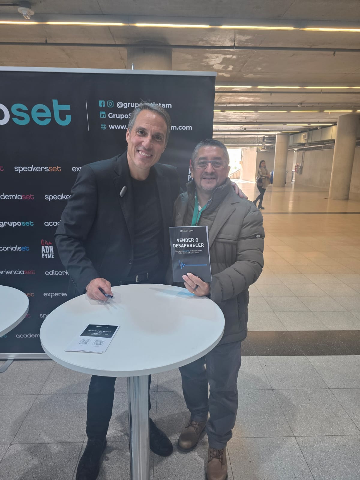 Roberto Corvalán junto a Jonatan Loidi en un evento de Grupo Set